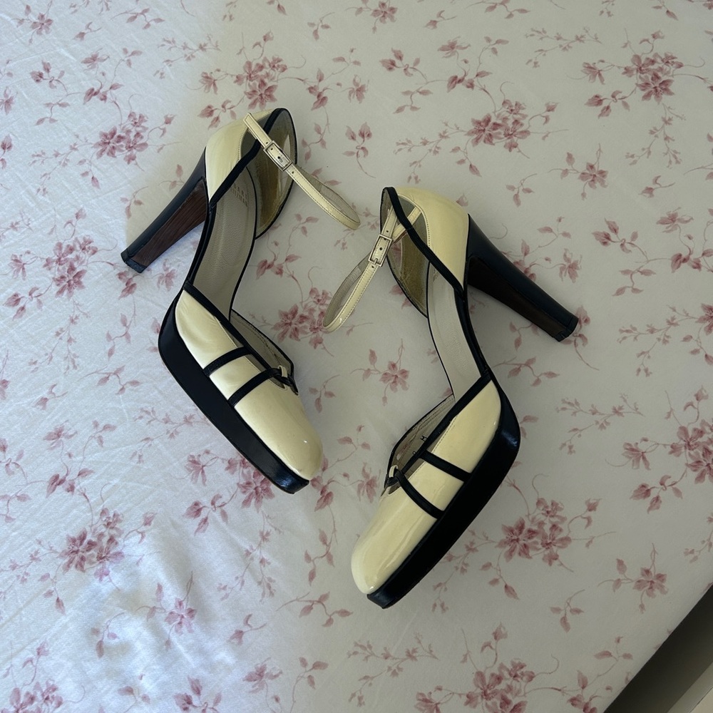 Vintage Designer Stuart Weitzman Ankle
Strap Patent Ivory Pumps